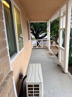 Building Photo - 902 E Francis Ave