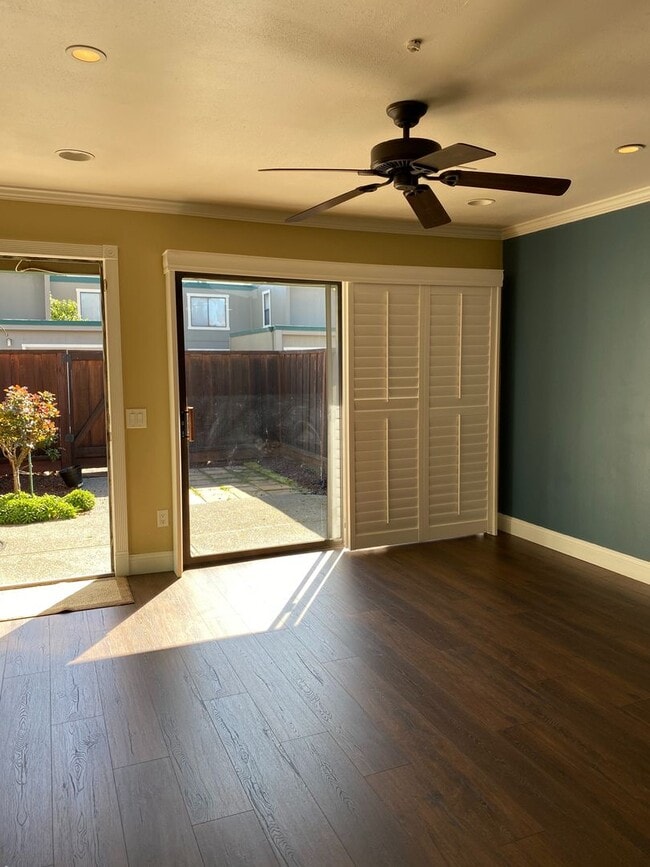 Building Photo - 2 bedroom/1 bath with garage in Rohnert Park