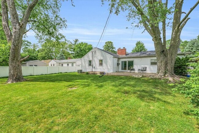 Building Photo - Renovated Ranch home in Champaign - AVAILA...