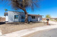 Building Photo - 1025 N Menze St