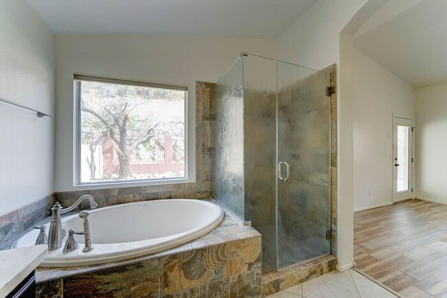 Building Photo - READY TO VIEW NOW! Stunning 3 Bed 2 Bath H...