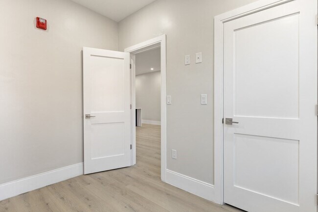 Building Photo - 279 Shawmut Ave