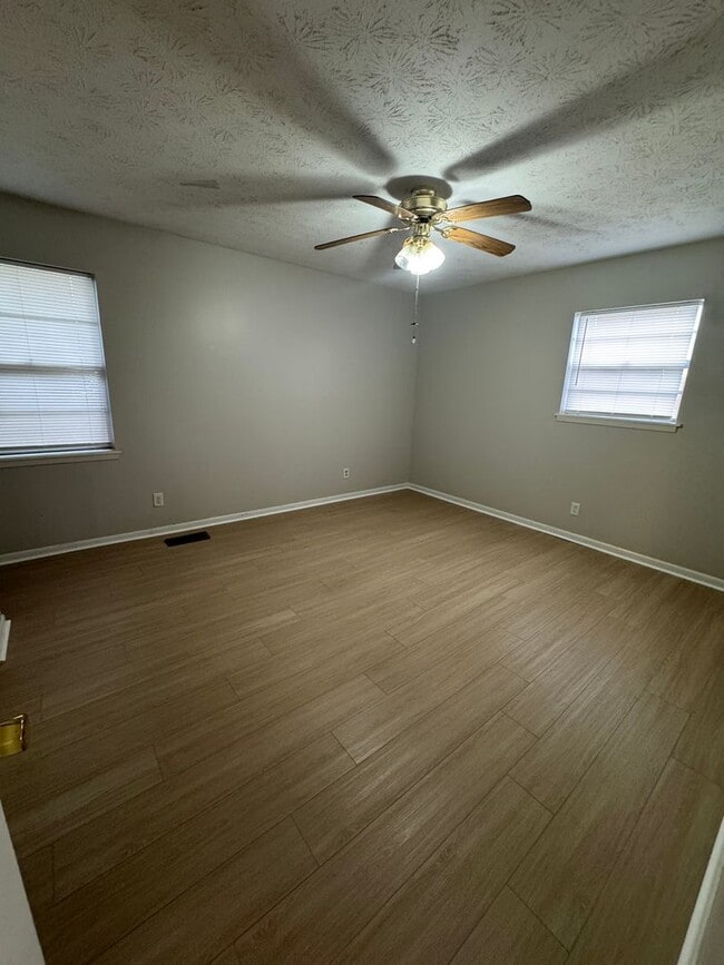 Building Photo - 2317 Glenvale Rd