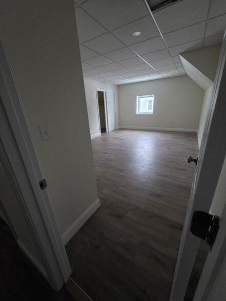 Building Photo - 19 Hill Ave