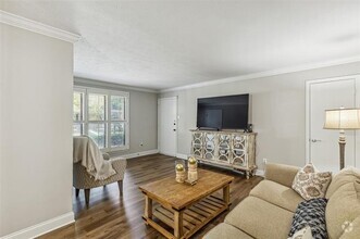 Building Photo - 10717 Villager Rd