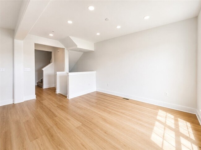 Building Photo - 307 Palisade Wy