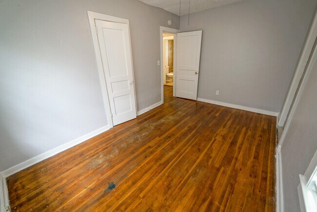 Building Photo - 911 Delaware St