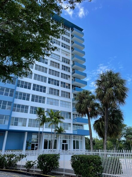 Balcony overlooking the pool - 7441 Wayne Ave