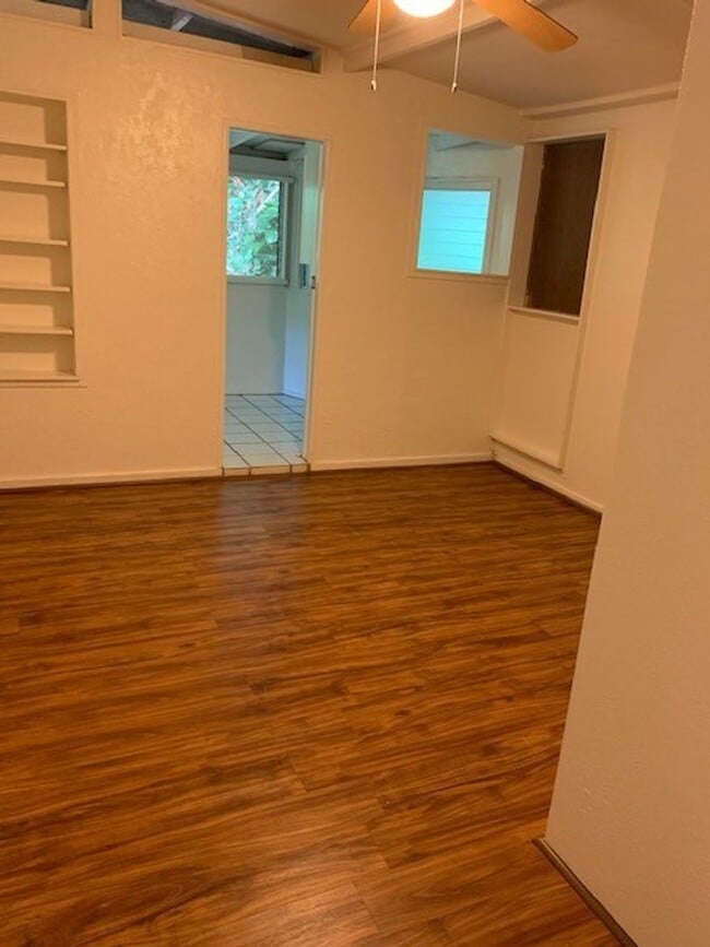 Building Photo - Manoa House - 3 bedroom, 1 bath - Avail now