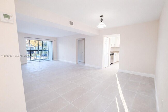 Building Photo - 731 N Pine Island Rd