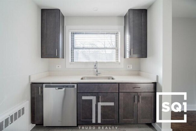 Building Photo - 2 bedroom in Chicago IL 60626