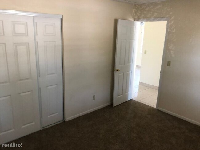 Building Photo - 2 br, 1 bath Apartment - 7800 Belcher Road