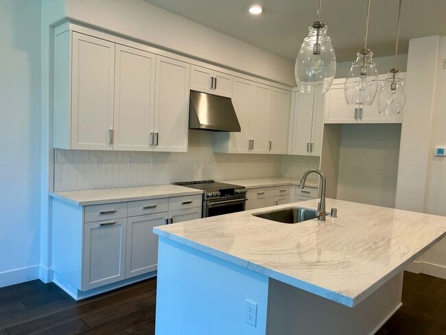 Primary Photo - Brand new townhouse, 3 bed / 3 bath, 2 car...