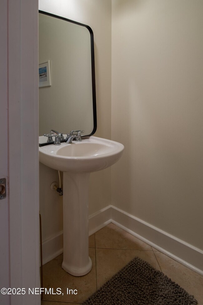 Building Photo - 1661 Riverside Ave