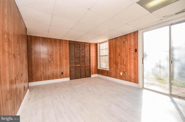 Building Photo - 8 Hines Ct