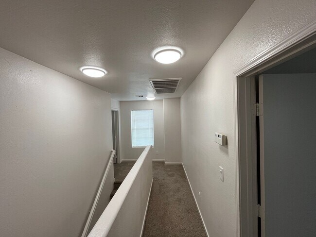 Building Photo - Beautiful home ready for rent