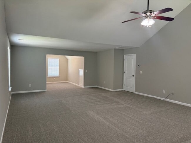 Building Photo - Beautifully Updated 5BR / 3 Bath Brick Fro...