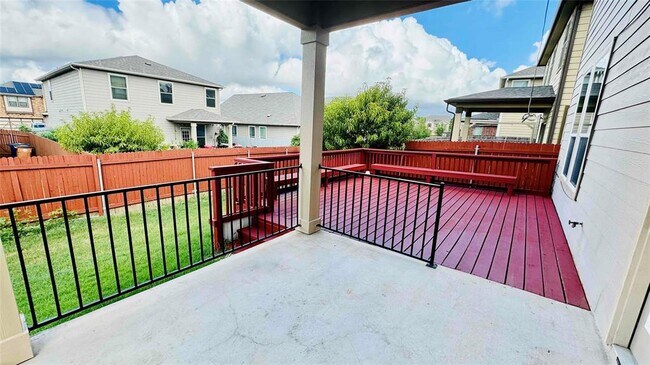 Building Photo - 901 Sawbuck Dr