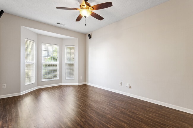 Building Photo - 1 Edgebrook Cir