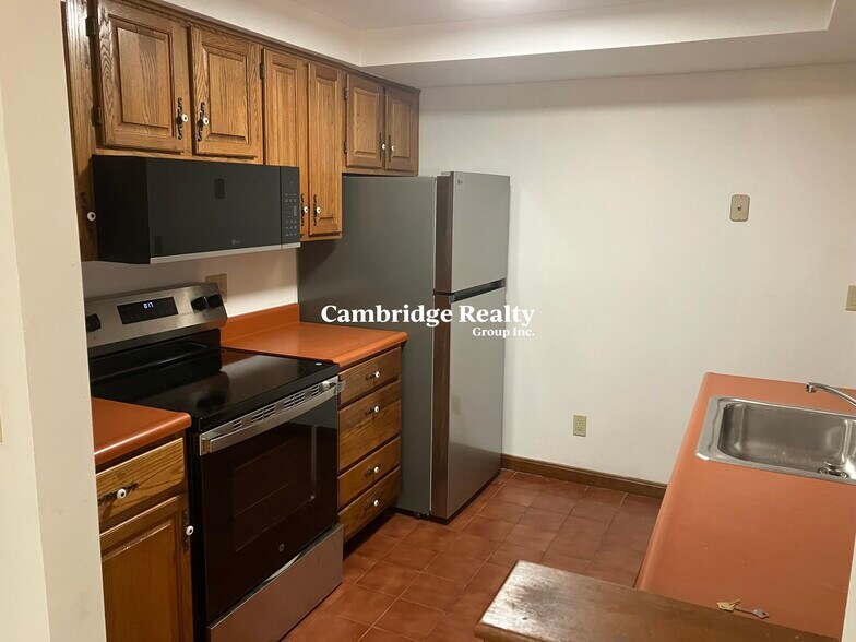 Building Photo - 175 Summer St