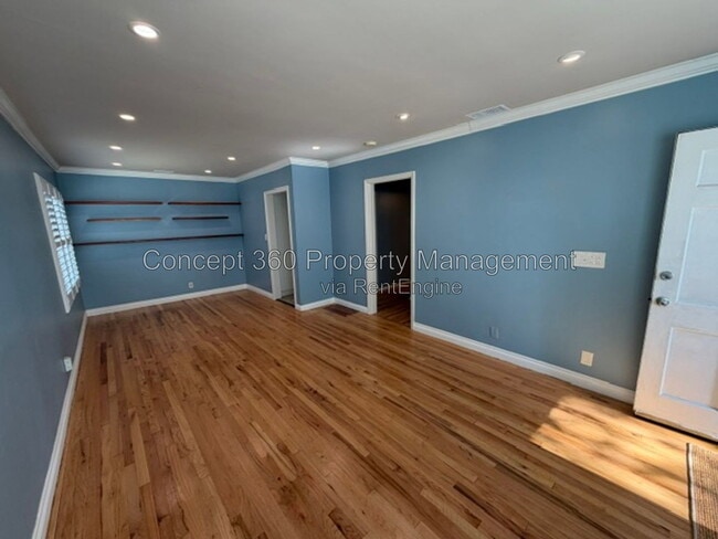 Building Photo - 5029 Fidler Ave
