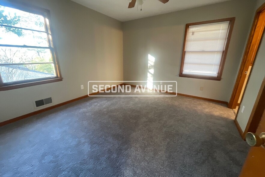 Building Photo - 1029 Hyacinth Dr