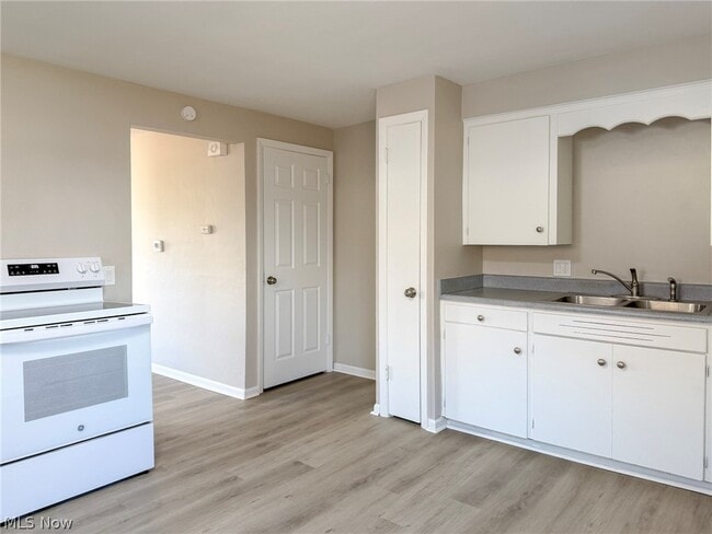 Building Photo - 642 Broadway