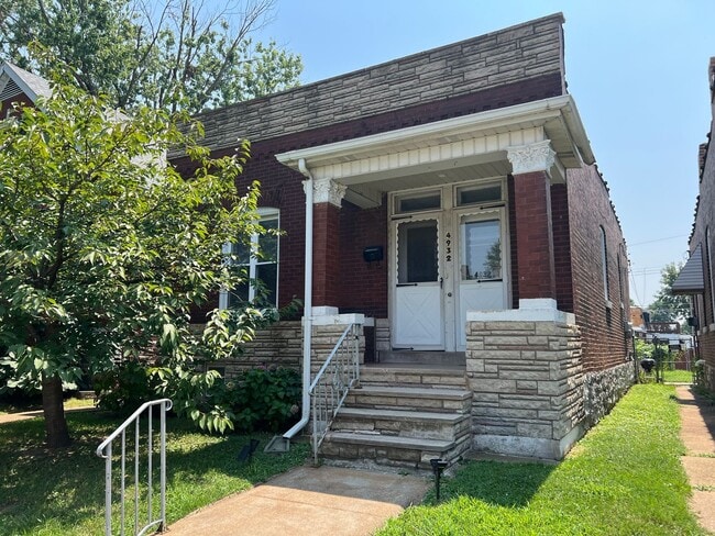 Building Photo - Charming Two Bedroom in South City with 1 Month Free Move In Special!