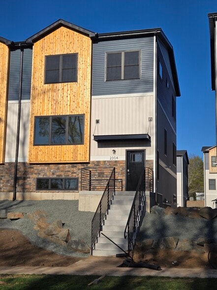 Building Photo - 2304 1st St