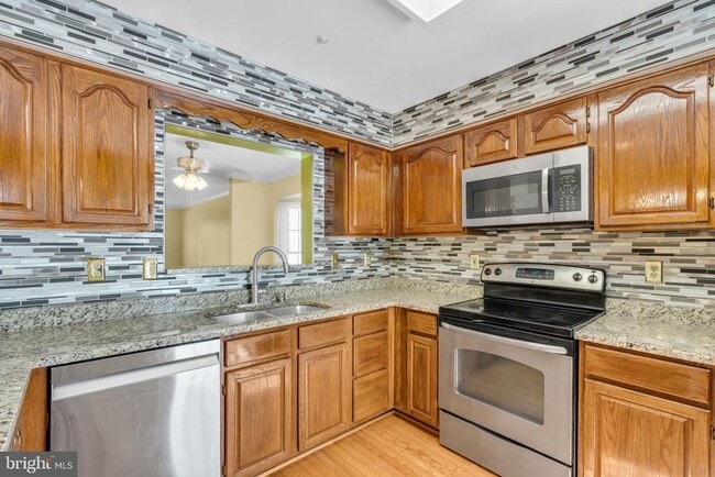 Building Photo - 9354 Sombersby Ct
