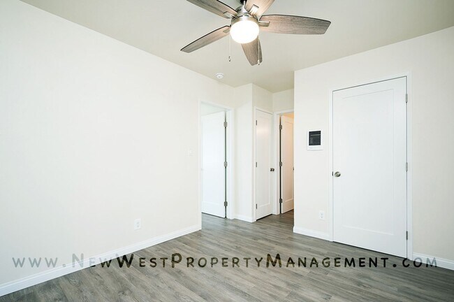 Building Photo - 557 22nd St