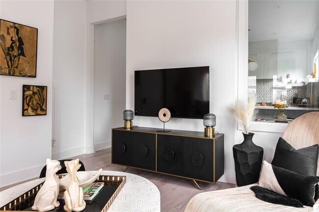 Building Photo - 724 Charles Allen Dr NE