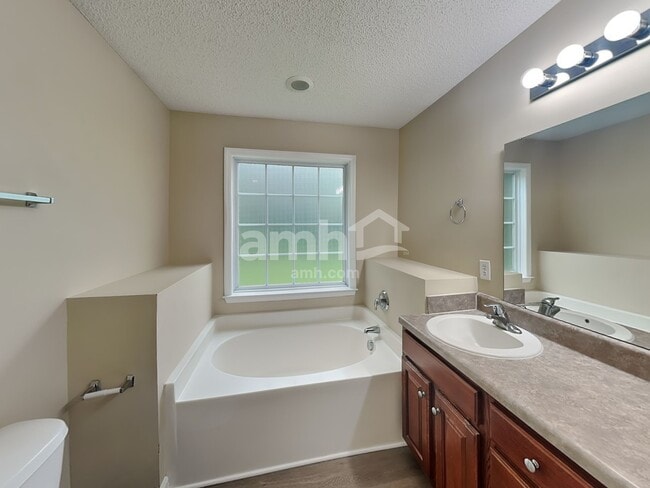 Building Photo - 247 Clayton Pointe Dr