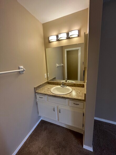 Bath 2 Vanity - 5001 Grande Dr