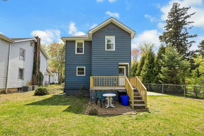 Building Photo - 725 Belmont Ave