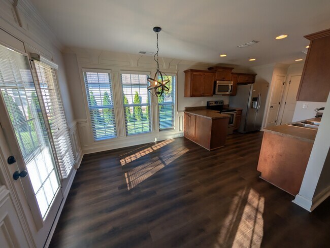 Building Photo - 903 Tanager Pl