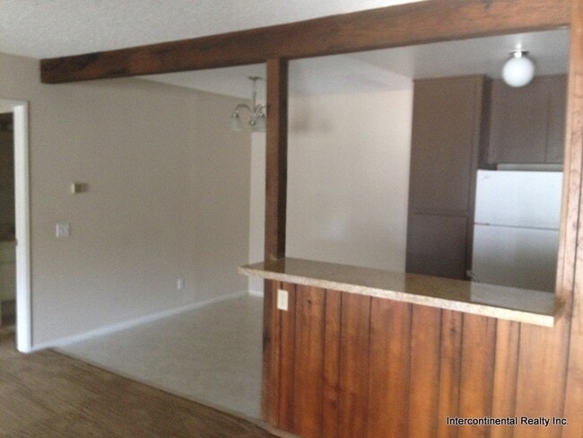 Building Photo - Upstairs Condo with Balcony