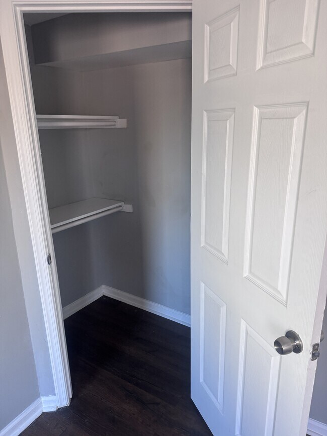 Building Photo - 1004 W Lombard St