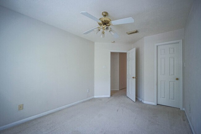 Building Photo - 918 Featherbrook Ct