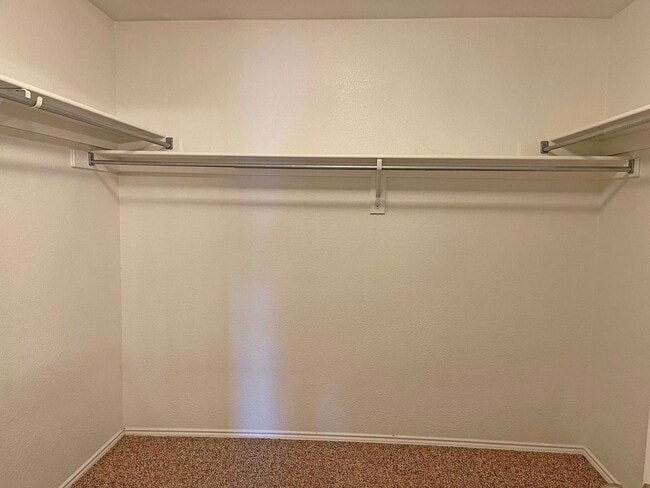 Building Photo - Great 4 Bdrm 2 Bath Home in Krum Tx