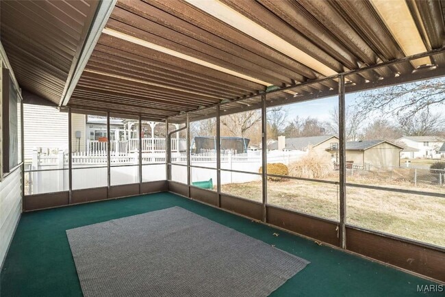 Building Photo - 2018 Creekpoint Dr