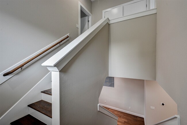 Building Photo - 607 Sydnor St