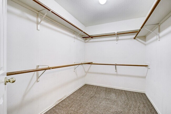 Building Photo - ***APPLICATION CURRENTLY UNDER REVIEW***MO...