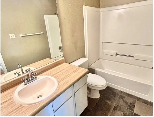 Full bathroom - 904 University Oaks Blvd