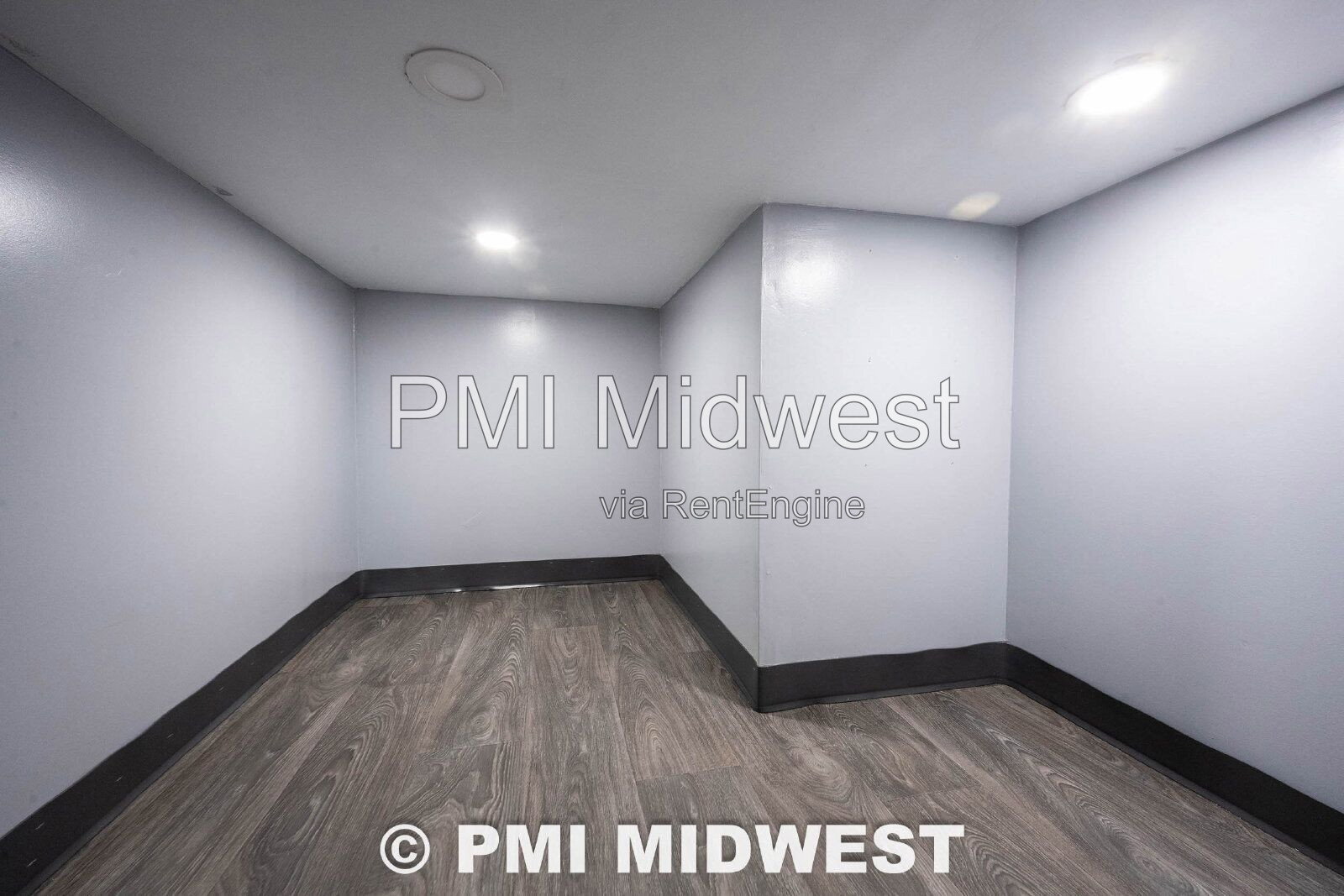 Building Photo - 8171 Brookville Wy