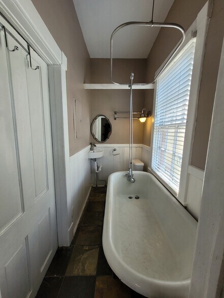 Bathroom w Clawfoot bathtub & shower combo - 1217 Java Pl
