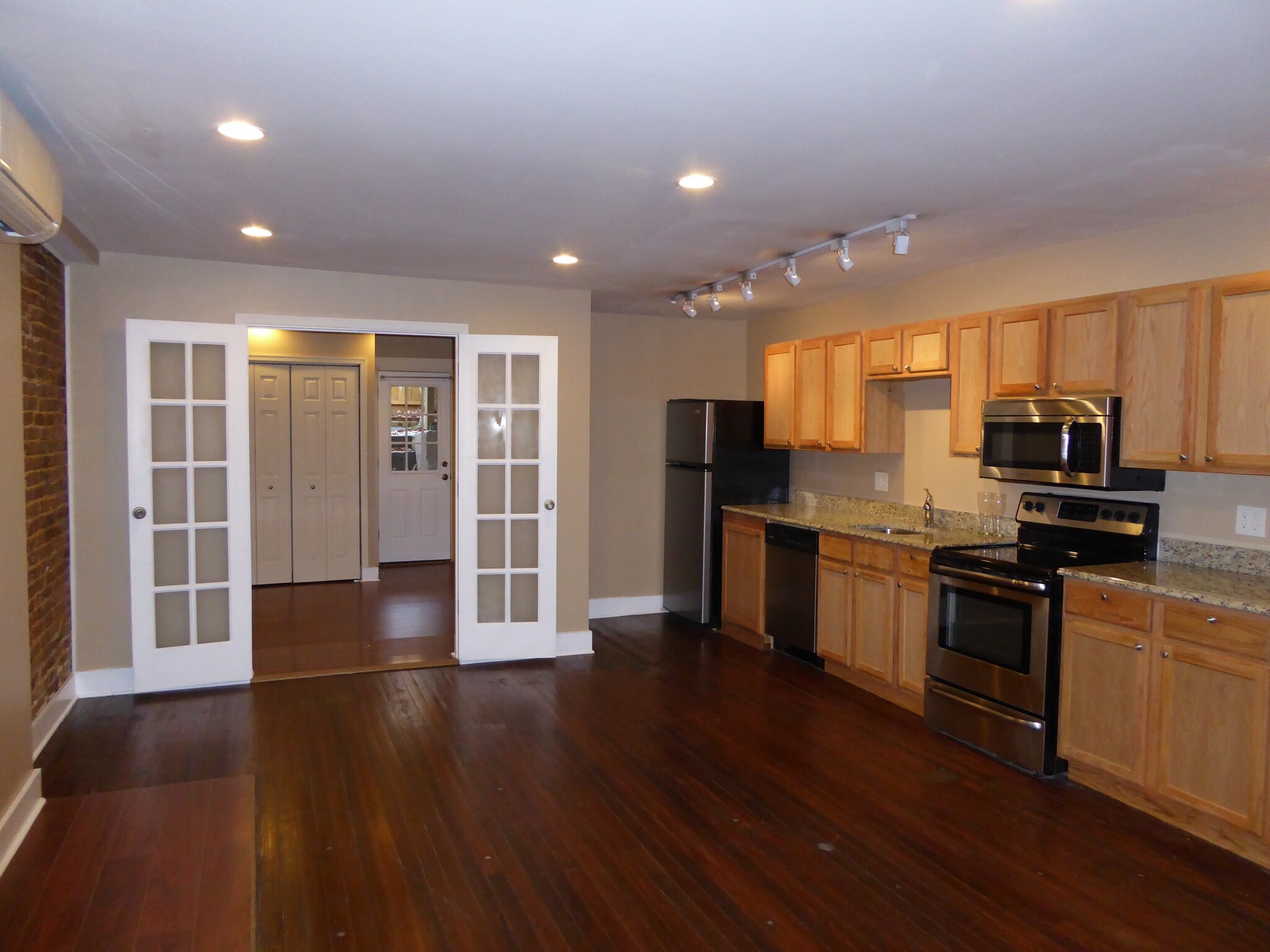 Building Photo - 106 9th St SE