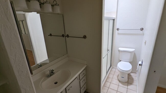 Building Photo - Beautiful Townhouse - 3 bed & 2 bath in Gr...