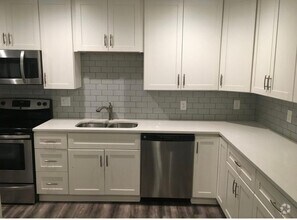 Building Photo - Renovated 2 Bedroom 2 Bathroom Condo off N...