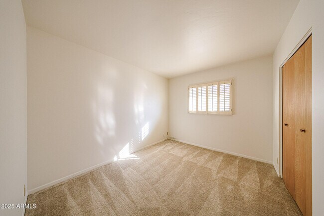 Building Photo - 2324 West Myrtle Ave